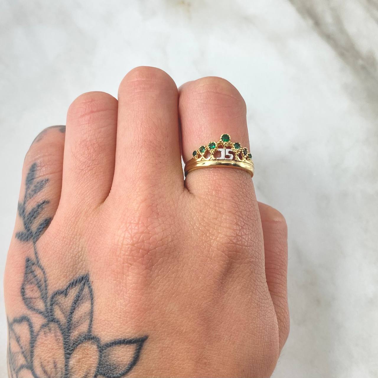 Quince Crown Ring 2.35gr / Size 5 1/2 / 18K Yellow White Gold