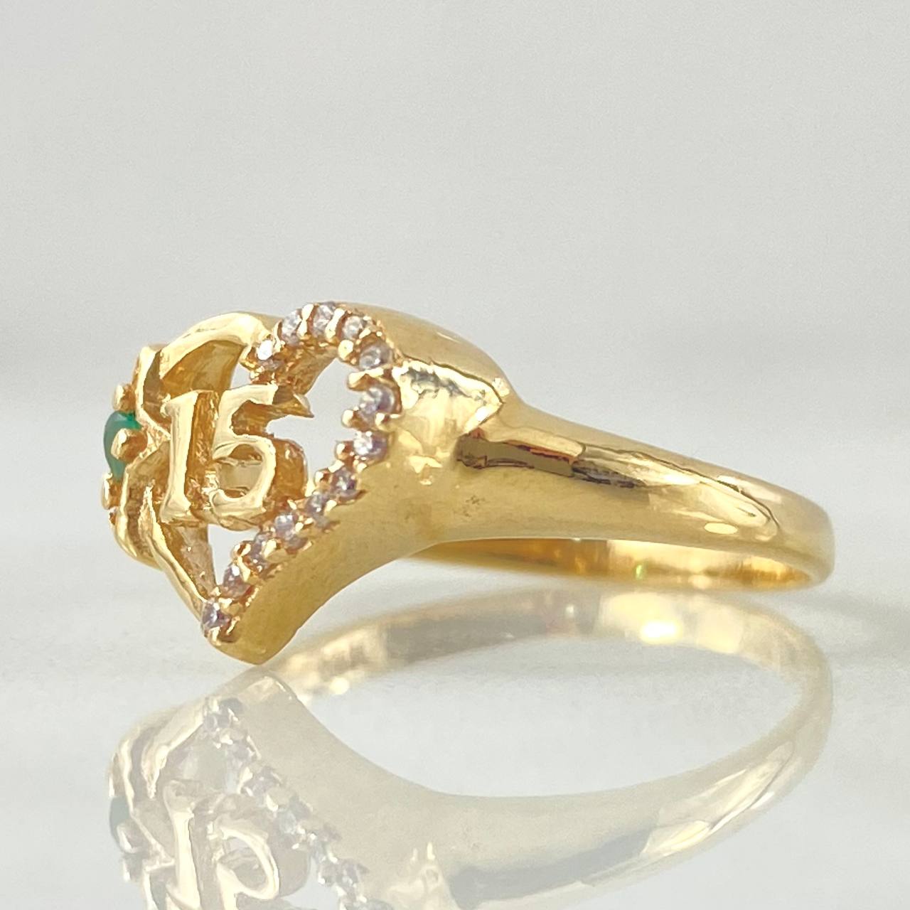 Heart Ring Quinces 2.35gr / Size 6 1/4 / 18K Gold