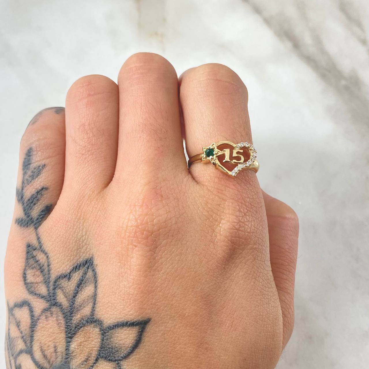 Heart Ring Quinces 2.35gr / Size 6 1/4 / 18K Gold