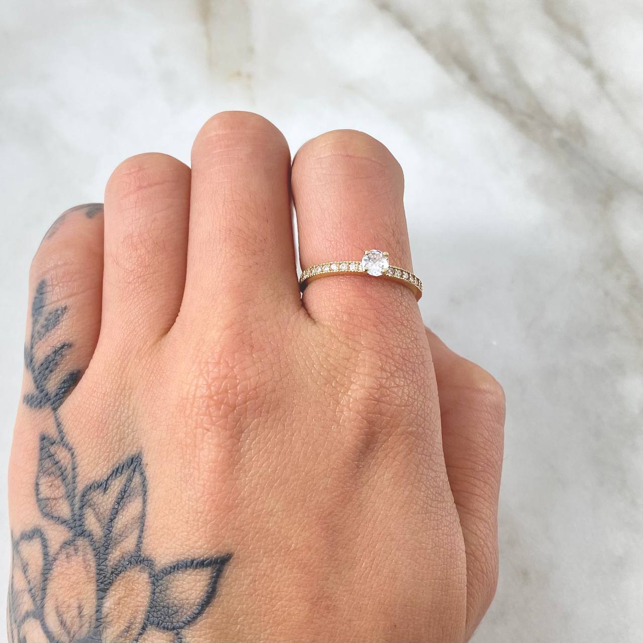 Solitaire Ring Dense Bordered 1.45gr / Size 6 / 18K Yellow Gold