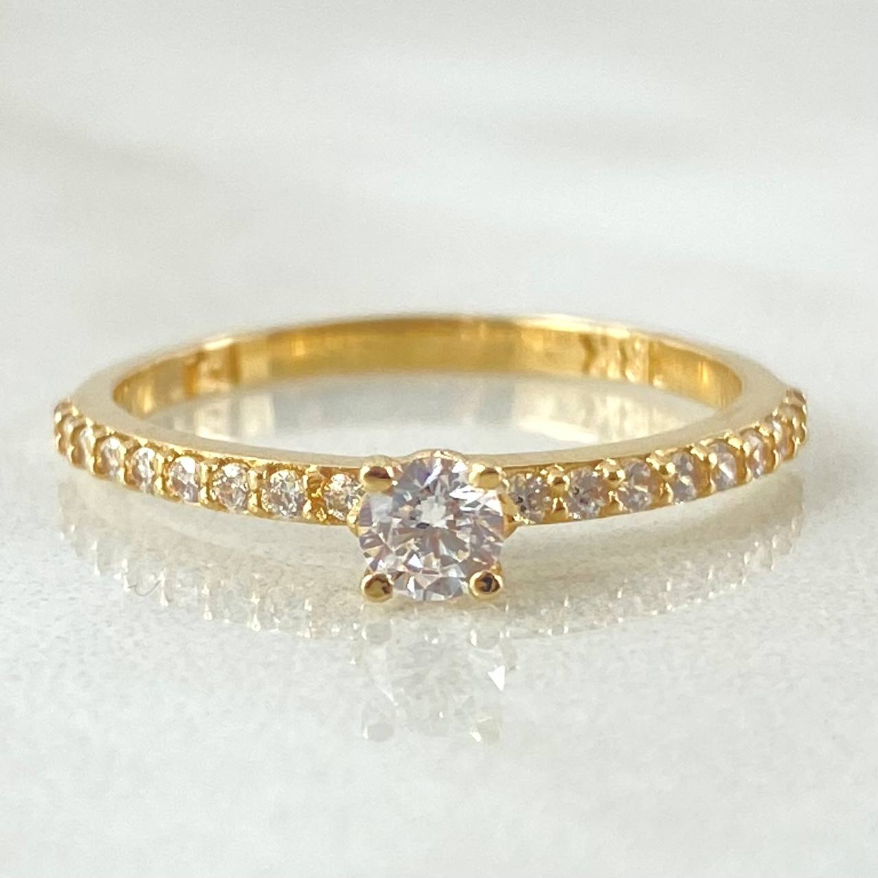 Dense Solitaire Ring 1.8gr / Size 6 1/4 / 18K Yellow Gold