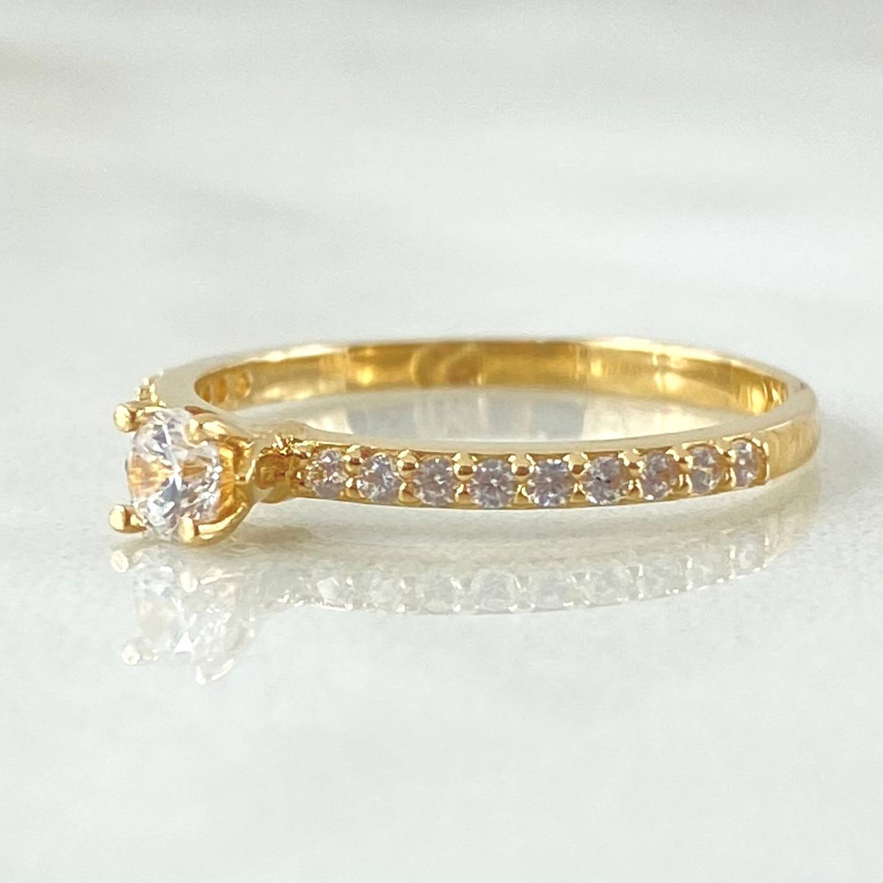 Dense Solitaire Ring 1.8gr / Size 6 1/4 / 18K Yellow Gold