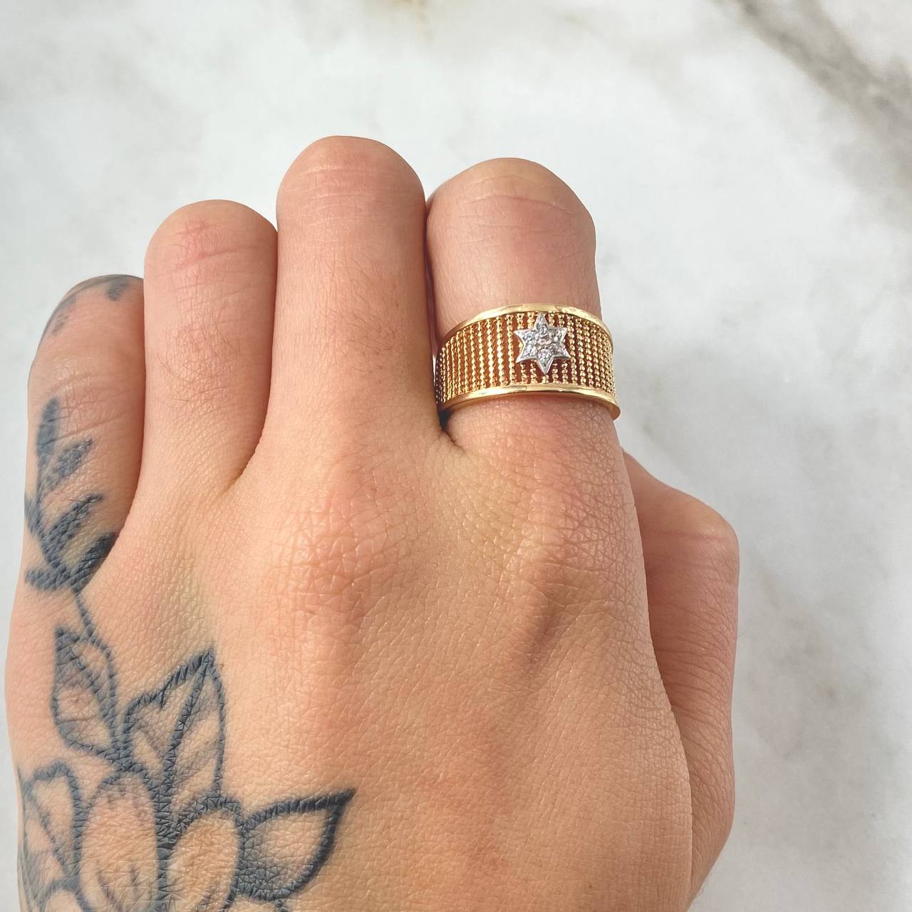 Star Mesh Ring 3.8gr / Size 6 / 18K Yellow White Gold