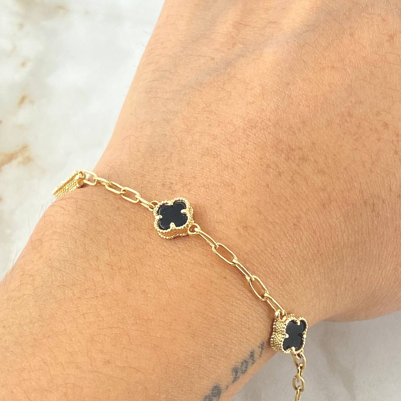 Paperclip Bracelet Clover Black 5.45gr / 7.1in / 18K Gold ©