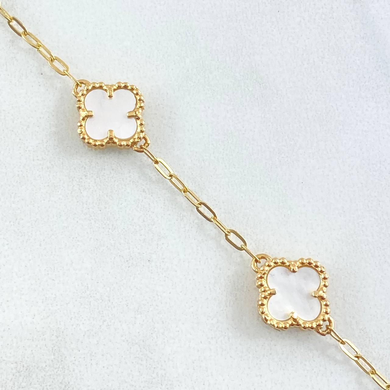 Paperclip Bracelet White Clover 4.4gr / 7.5in / 18K Gold ©