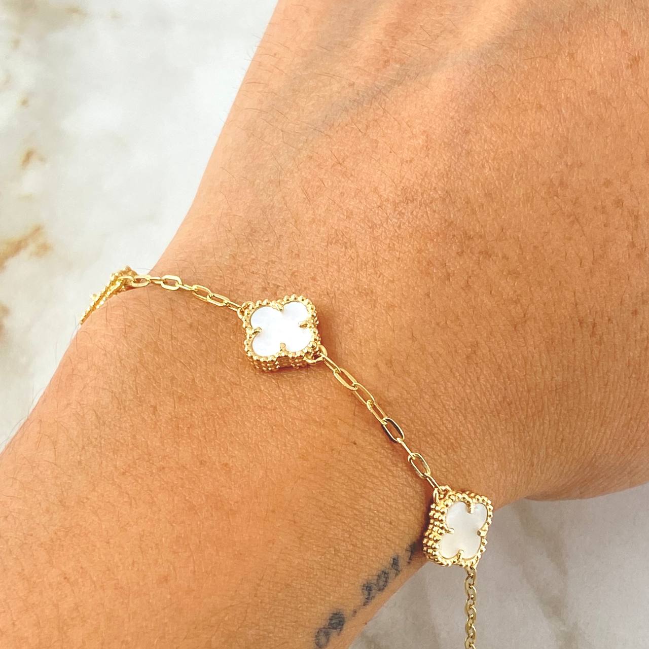 Paperclip Bracelet White Clover 4.4gr / 7.5in / 18K Gold ©