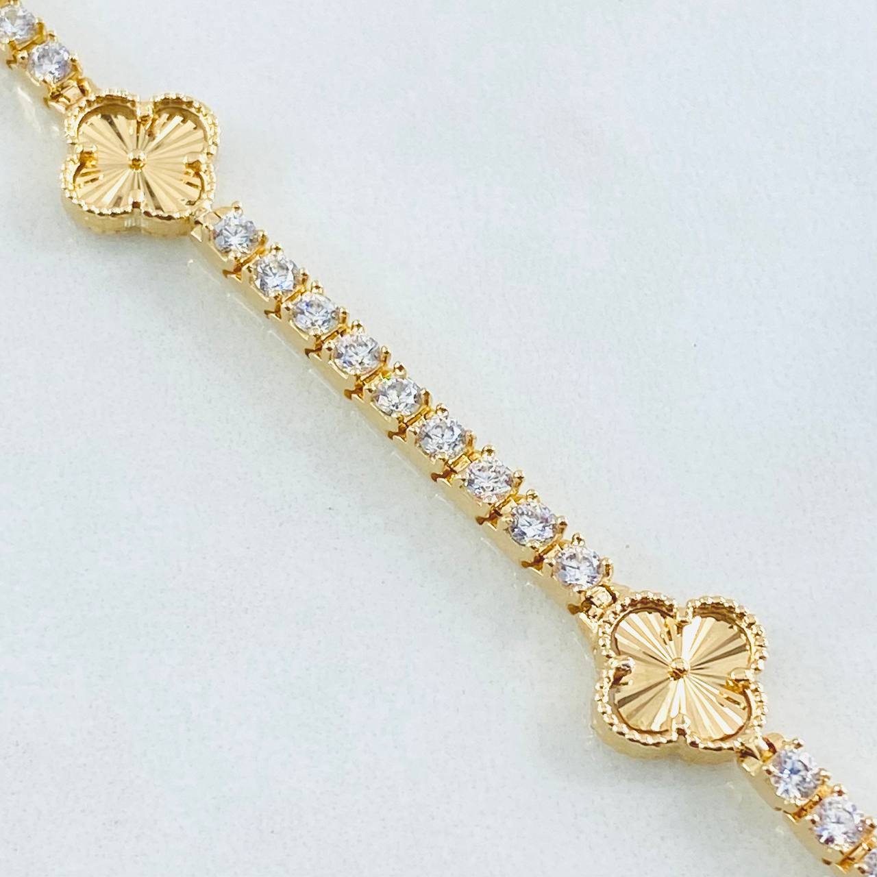 Tennis Bracelet Clover 16.2gr / 8.1in / 18K Gold ©