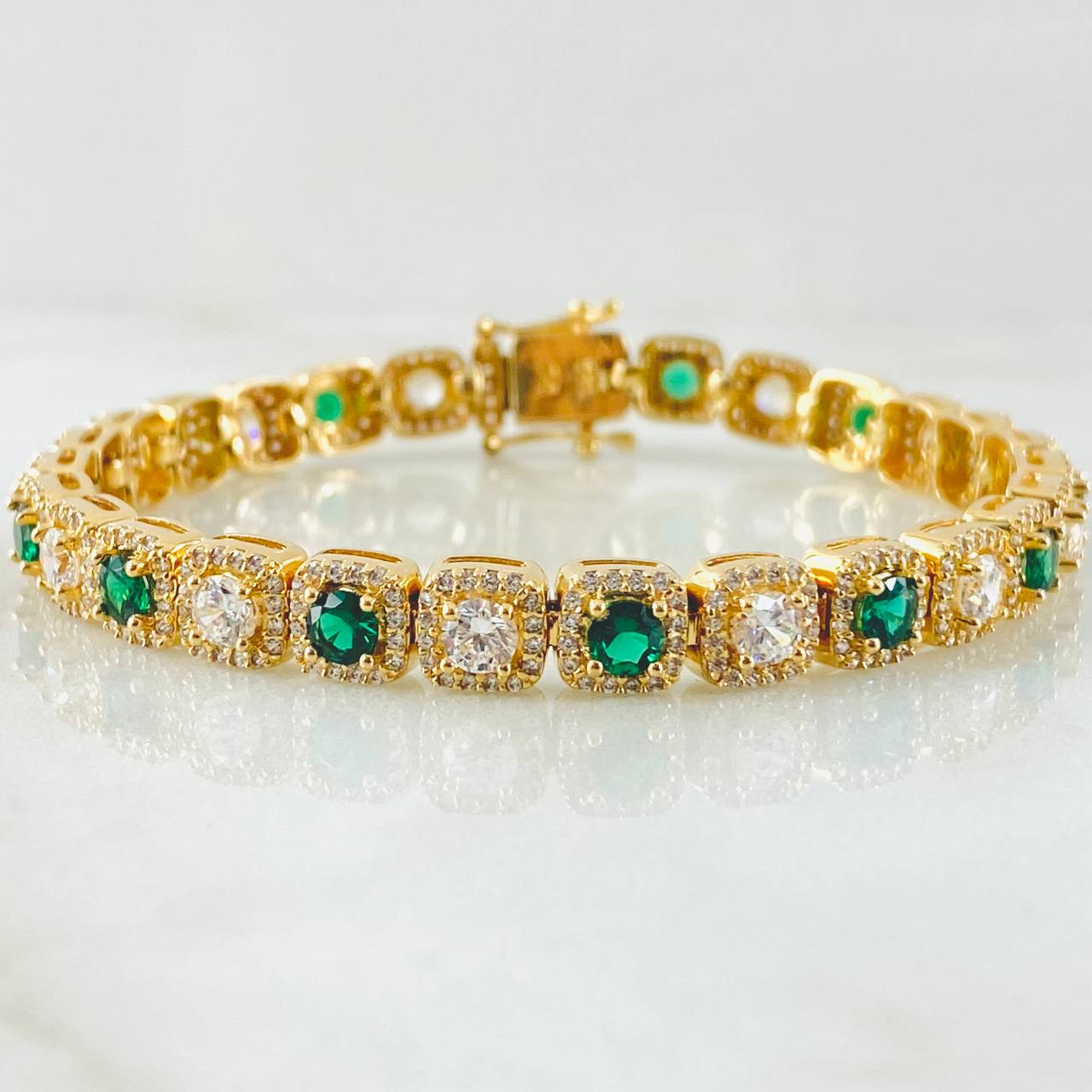 Halo Square Bracelet 24.95gr / 7.9in / 18K Gold ©