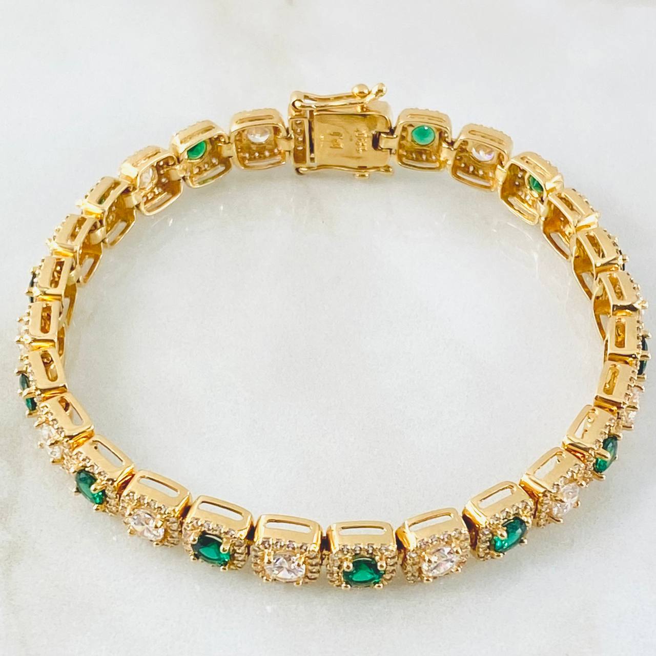 Halo Square Bracelet 24.95gr / 7.9in / 18K Gold ©