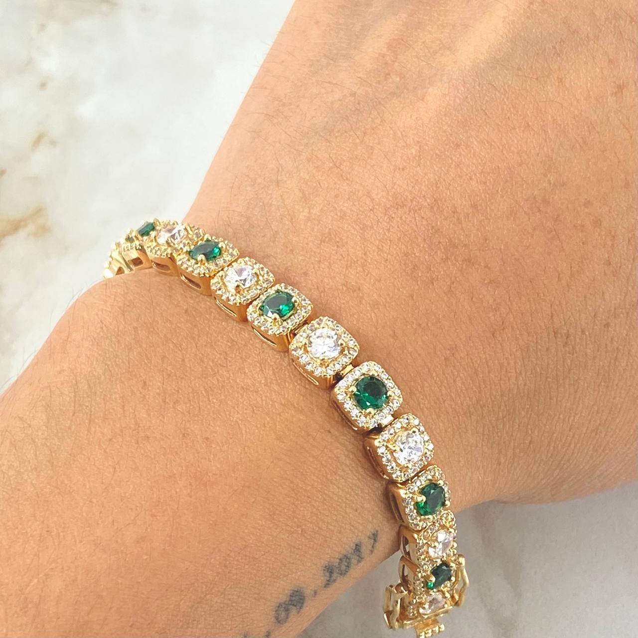 Halo Square Bracelet 24.95gr / 7.9in / 18K Gold ©