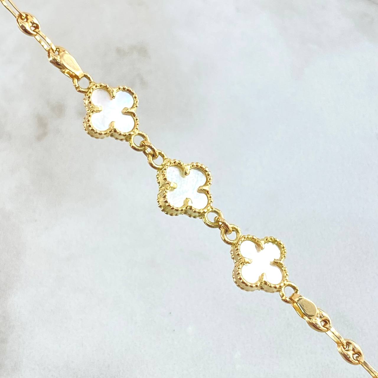 Cadena GC Trebol Blanco 7.95gr / 45cm / Oro Amarillo Nac.Esp. 18K ©