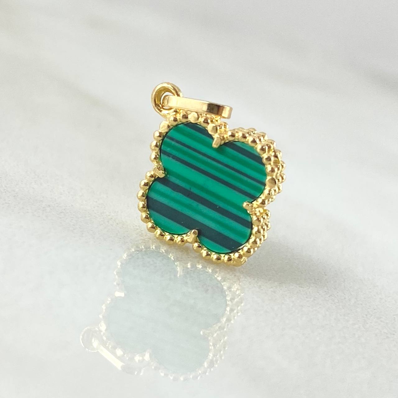 Clover Pendant Green 1.15gr / 0.7in / 18K Yellow Gold Nac.Esp. ©