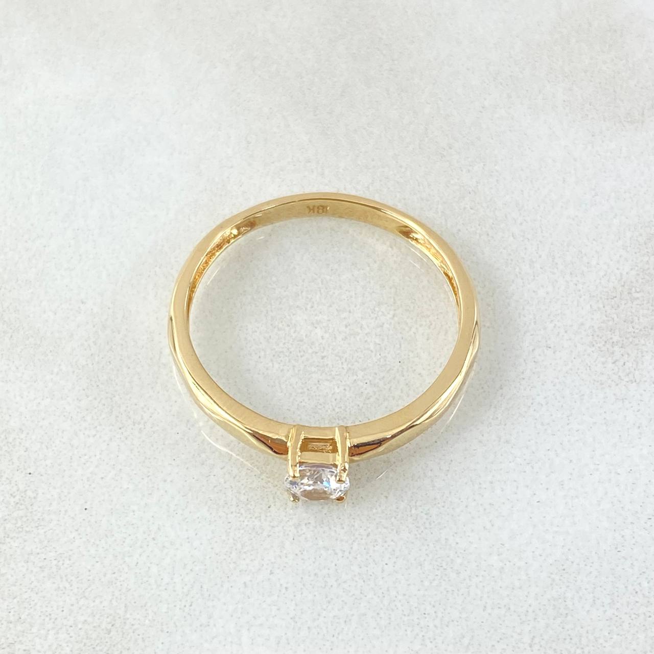 Solitaire Ring 1.75gr / Size 7 / 18K Gold