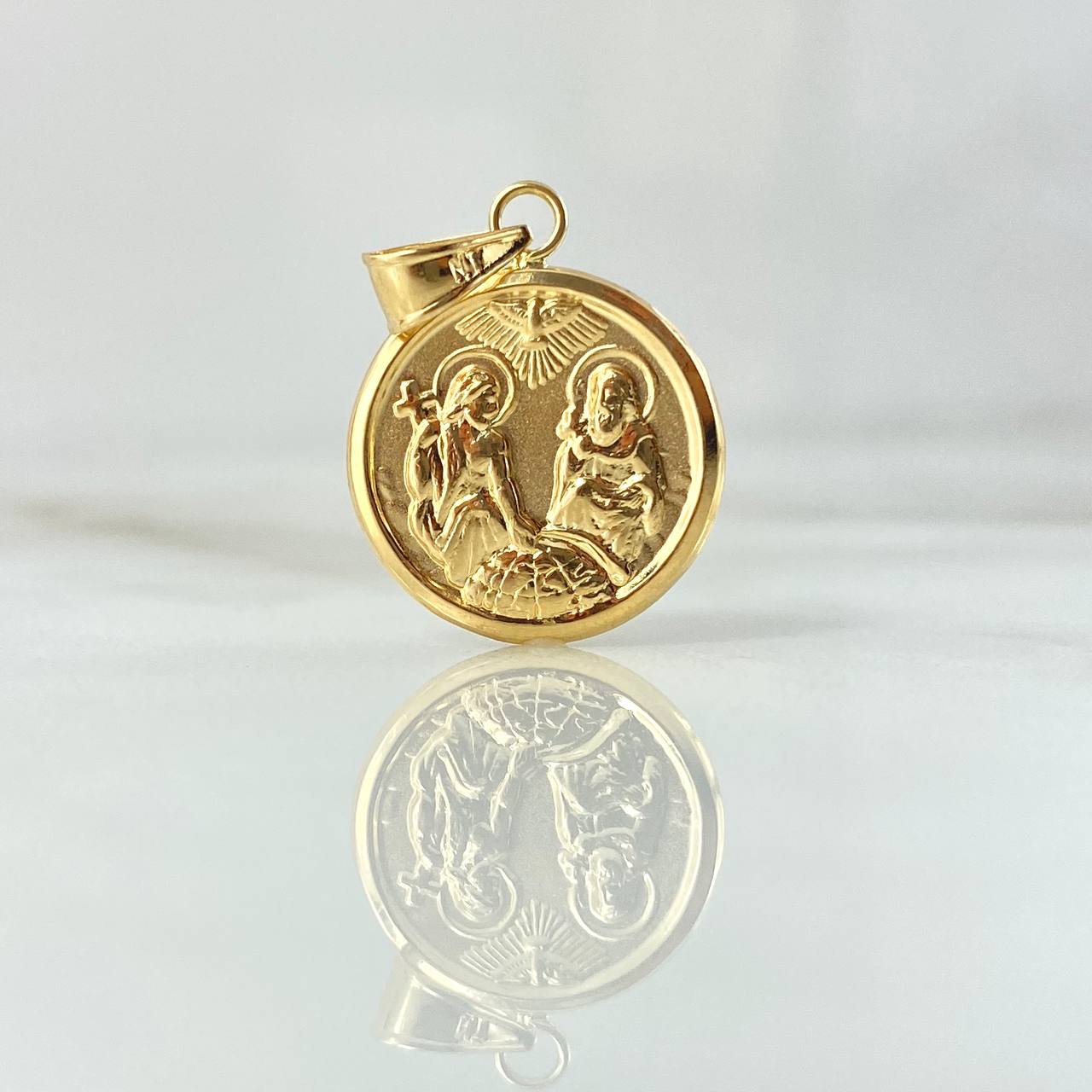 Pendant Santisima Trinidad 1.1gr / 2.5cm / Matte Stamped Circle 18K Yellow Gold