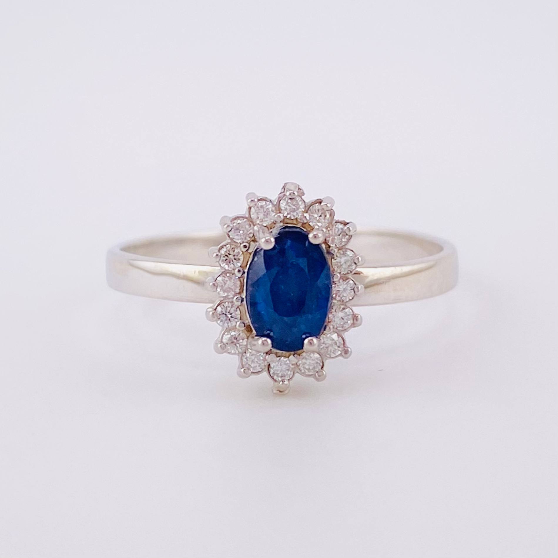 Oval Cluster Ring Diamonds 32pts Sapphires 65pts 2.45g / T7 1/4 18K White Gold