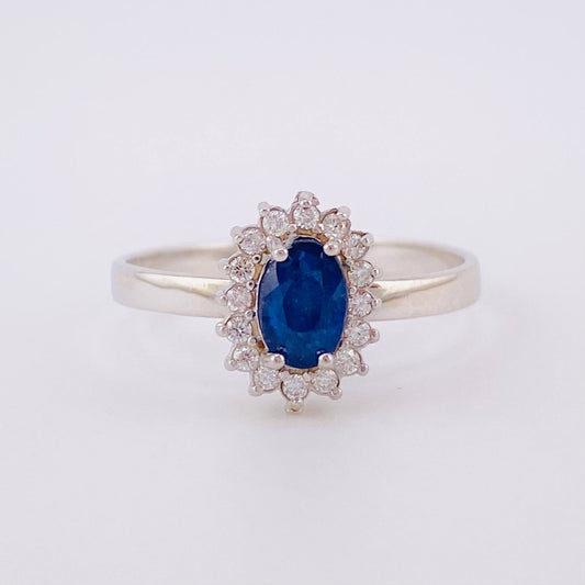 Anillo Óvalo Tupido Diamantes 32pts Zafiros 65pts 2.45g / T7 1/4 Oro Blanco 18K