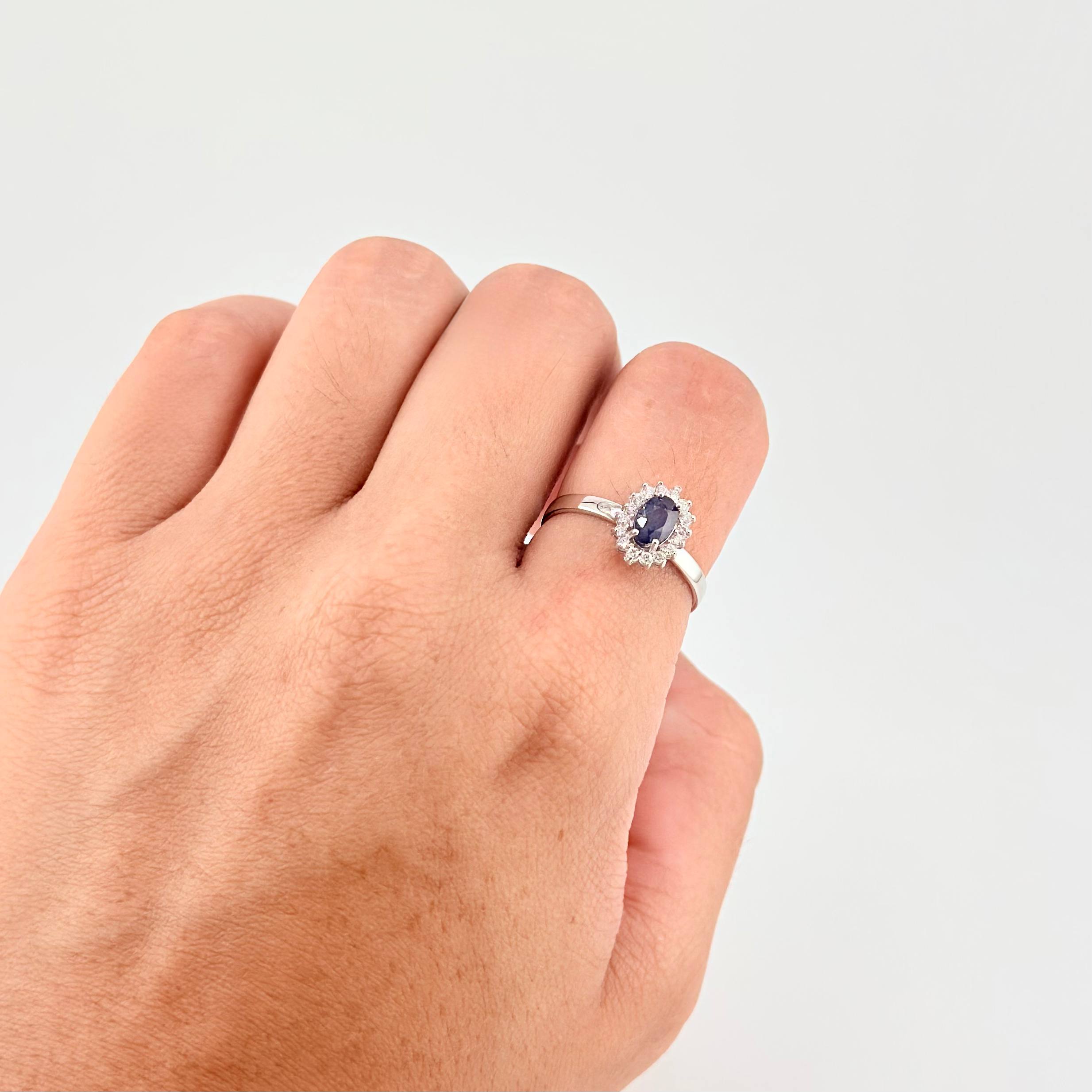 Oval Cluster Ring Diamonds 32pts Sapphires 65pts 2.45g / T7 1/4 18K White Gold