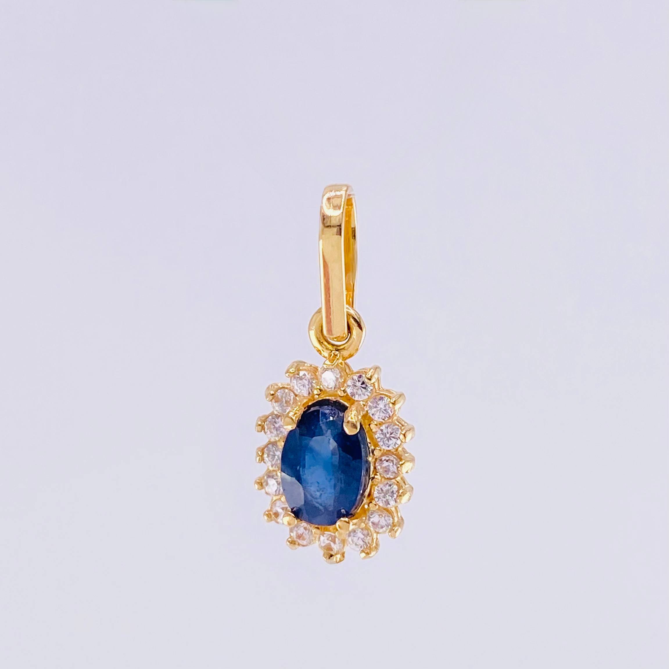 Dije Óvalo Tupido Zafiro 65pts 1.3g / 3/4 in Oro Amarillo 18K