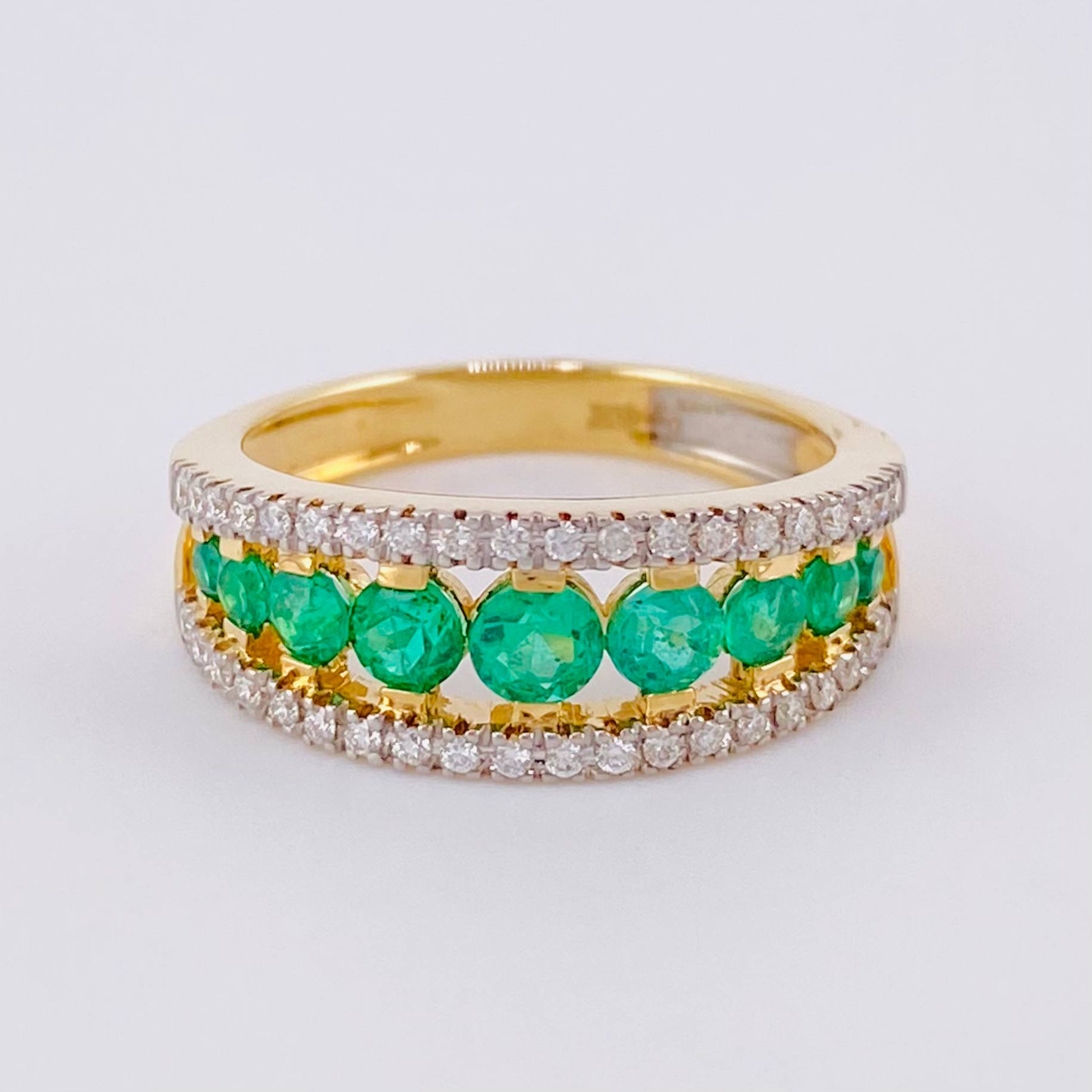 Anillo Imperial Esmeralda 82pts Diamante 25pts 4.25g / T7 Oro Amarillo 18K