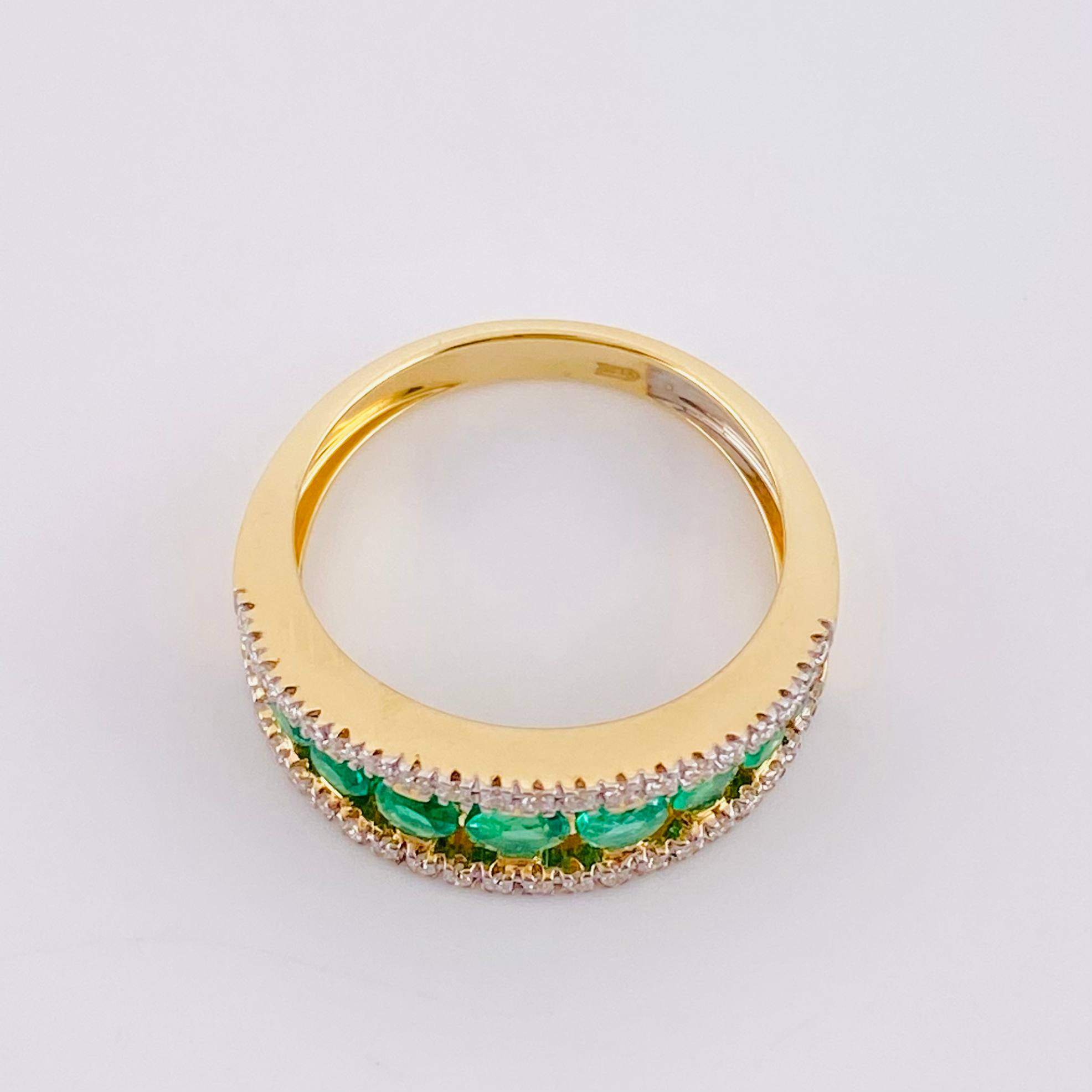 Anillo Imperial Esmeralda 82pts Diamante 25pts 4.25g / T7 Oro Amarillo 18K