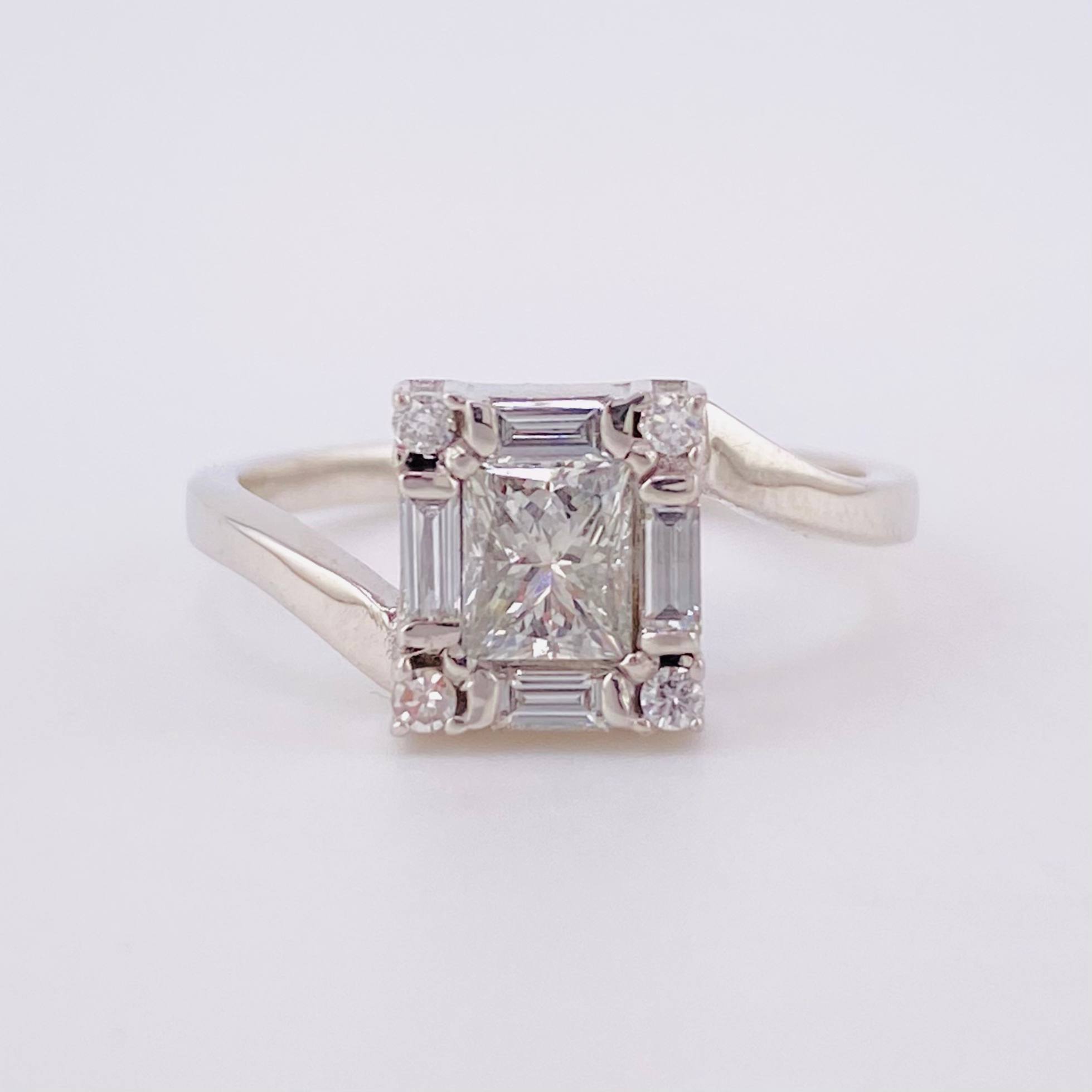 Anillo Cubo Diamantes 90pts 3.55g / T6 1/2 Oro Blanco 18K