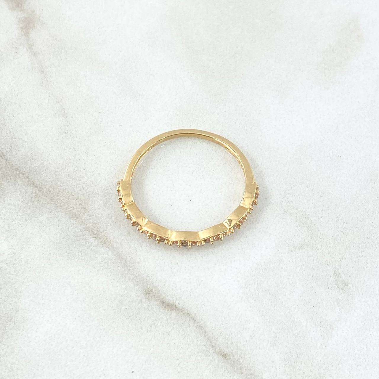 Anillo Infinito Trigado 1.3gr / T6 3/4 / Circones Blancos Oro Amarillo 18K