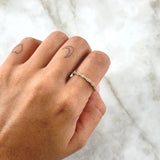 Anillo Infinito Trigado 1.3gr / T6 3/4 / Circones Blancos Oro Amarillo 18K