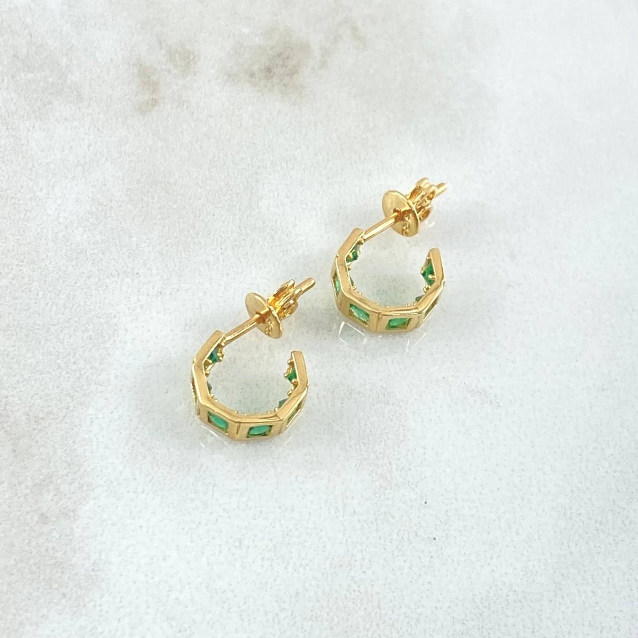 Stud Earrings Medium Arch Squares 2.05gr / 1cm / Green Zircons Lobster Claw Butterfly 18K Yellow Gold ©