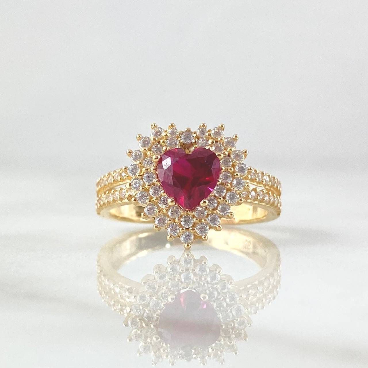 Anillo Halo Corazón Tupido 3.3gr / T7 1/4 / Circones Blancos Fucsia Oro Amarillo 18K