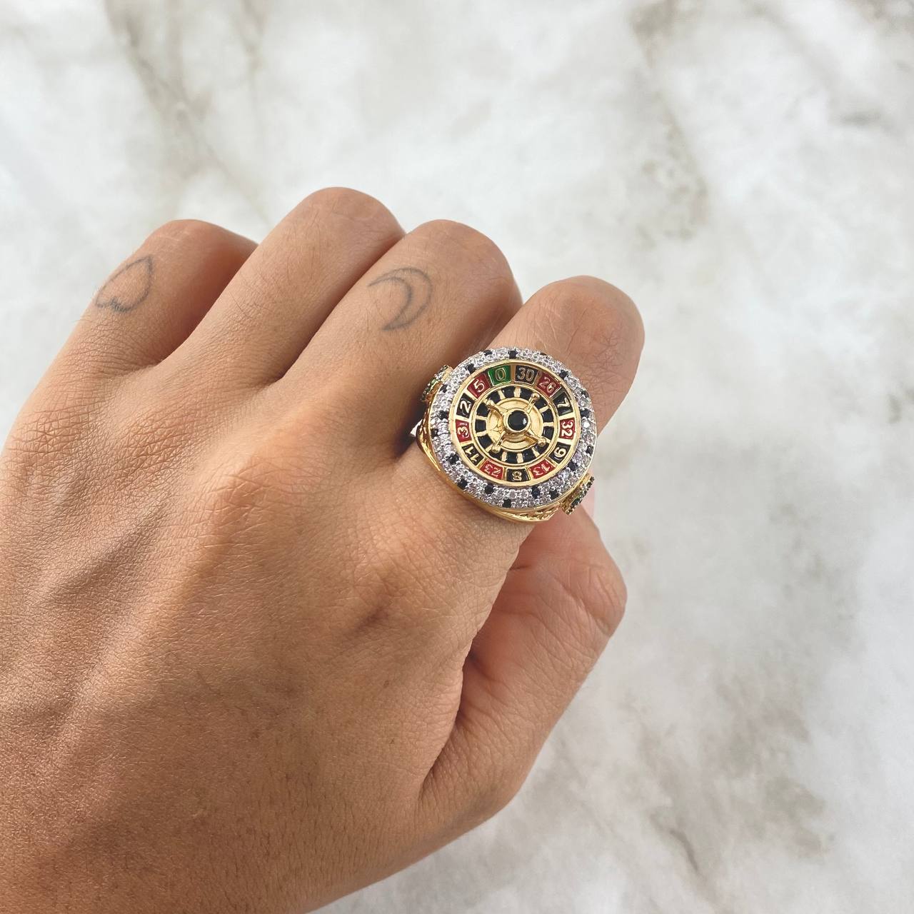 Anillo Ruleta Casino Movil 14.4gr / T10 / Circones Colores Texturizado Dos Oros Amarillo Blanco 18K *