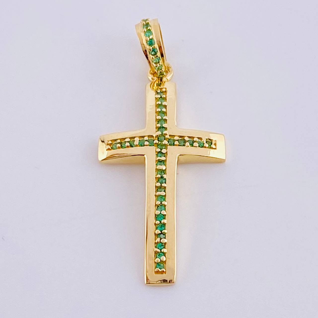 Dije Cruz Curva Abultada 2.45gr / 1 1/2 in / Oro Amarillo 18K