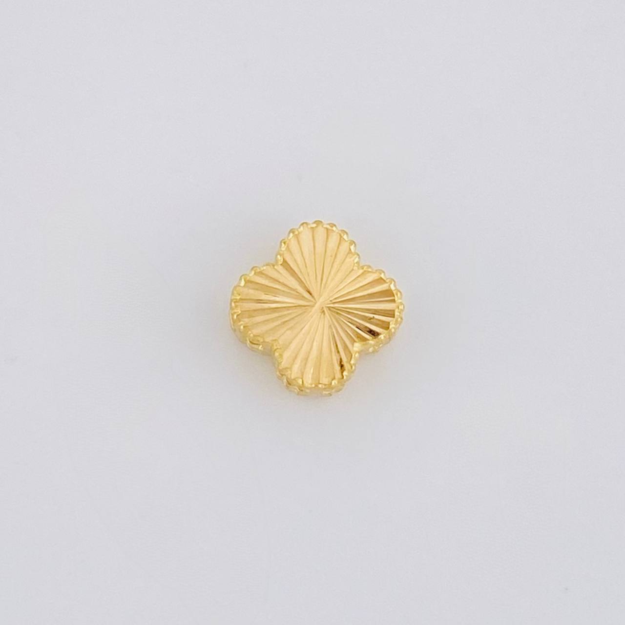 Diamond Cut Clover Charm 0.55g / 1/4 in 18K Yellow Gold