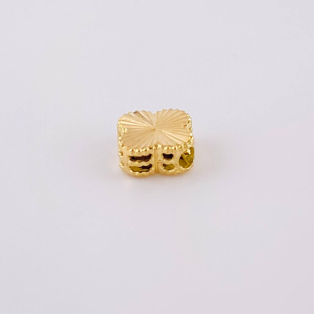 Diamond Cut Clover Charm 0.55g / 1/4 in 18K Yellow Gold