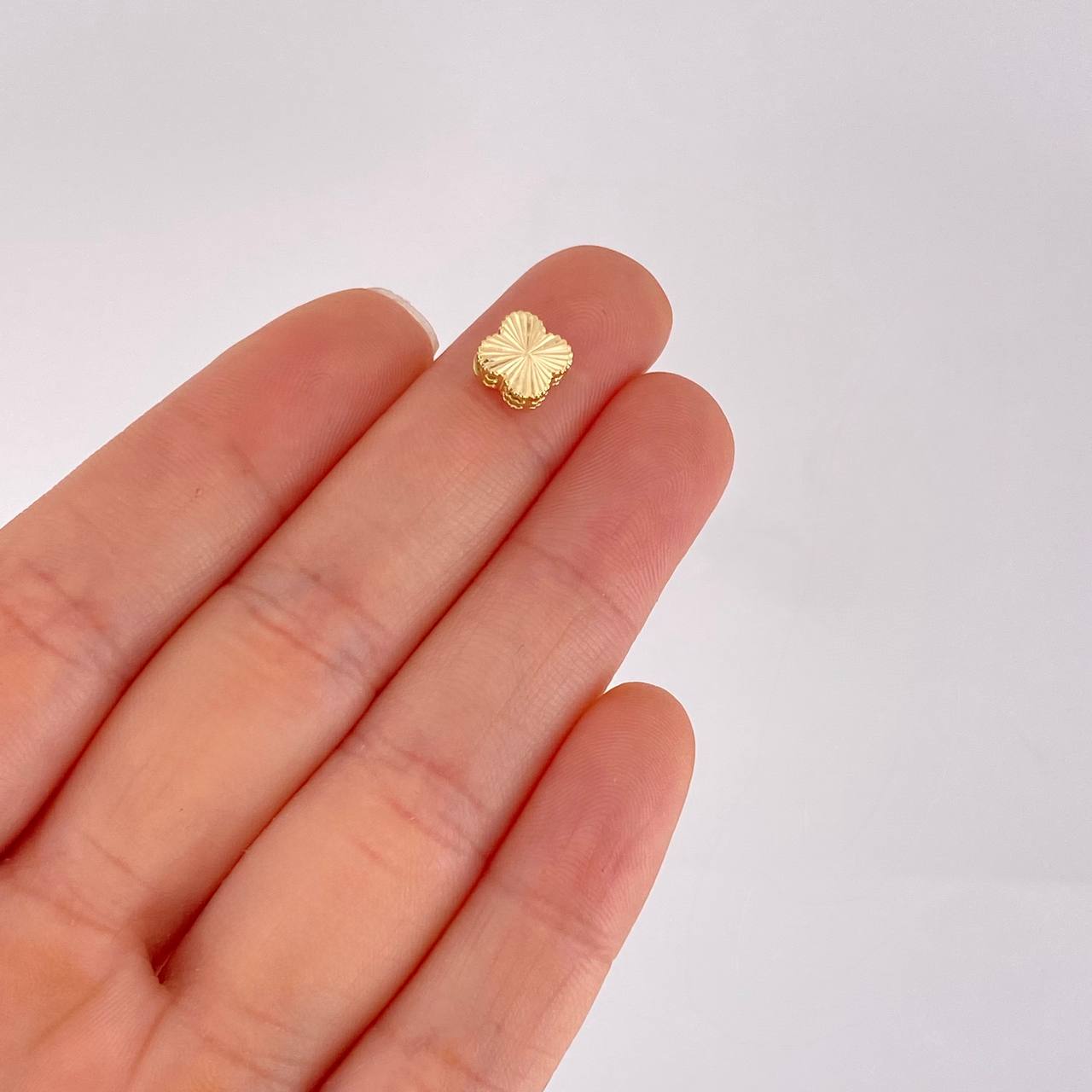 Diamond Cut Clover Charm 0.55g / 1/4 in 18K Yellow Gold