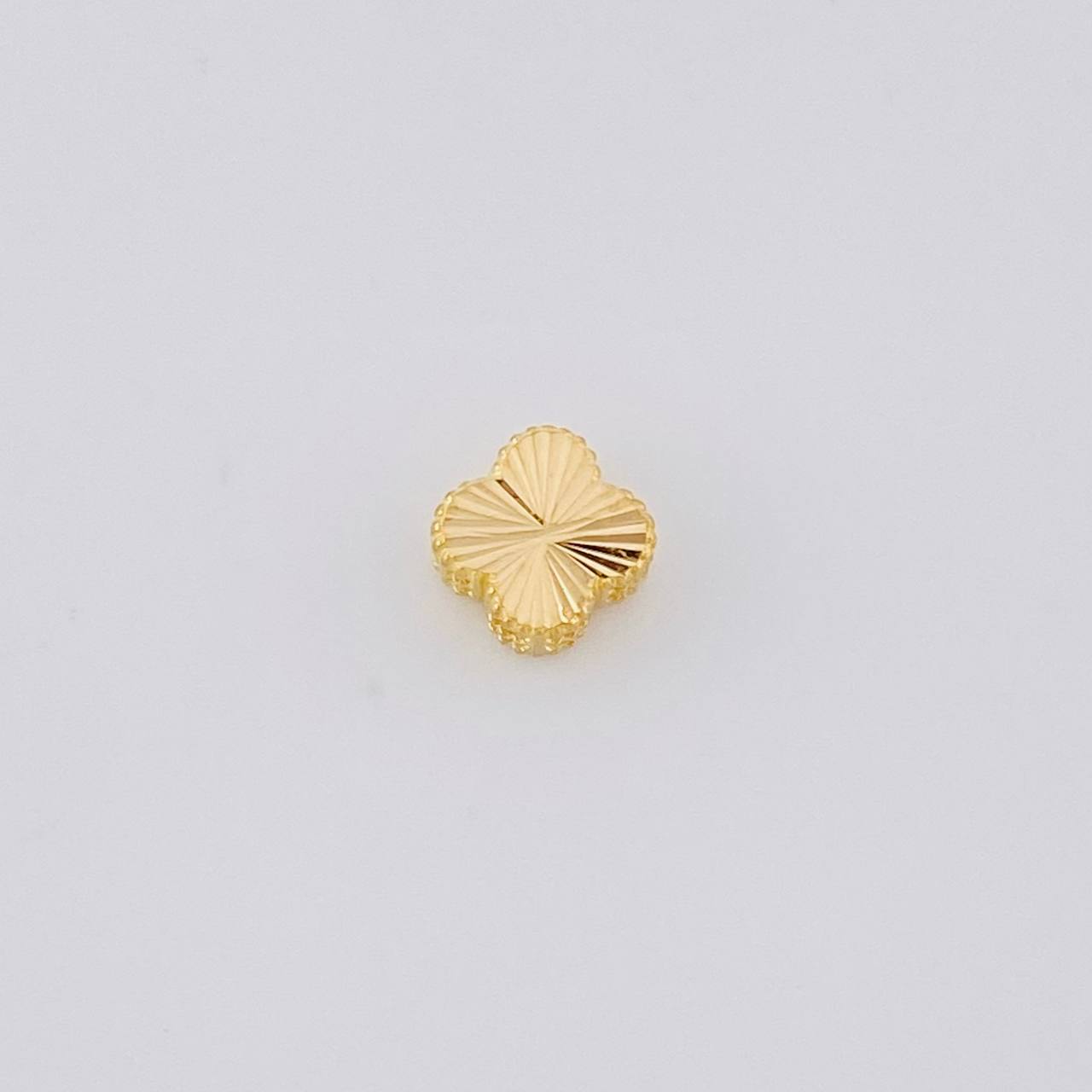 Herraje Trébol Diamantado 0.4g / 1/4 in Oro Amarillo 18K