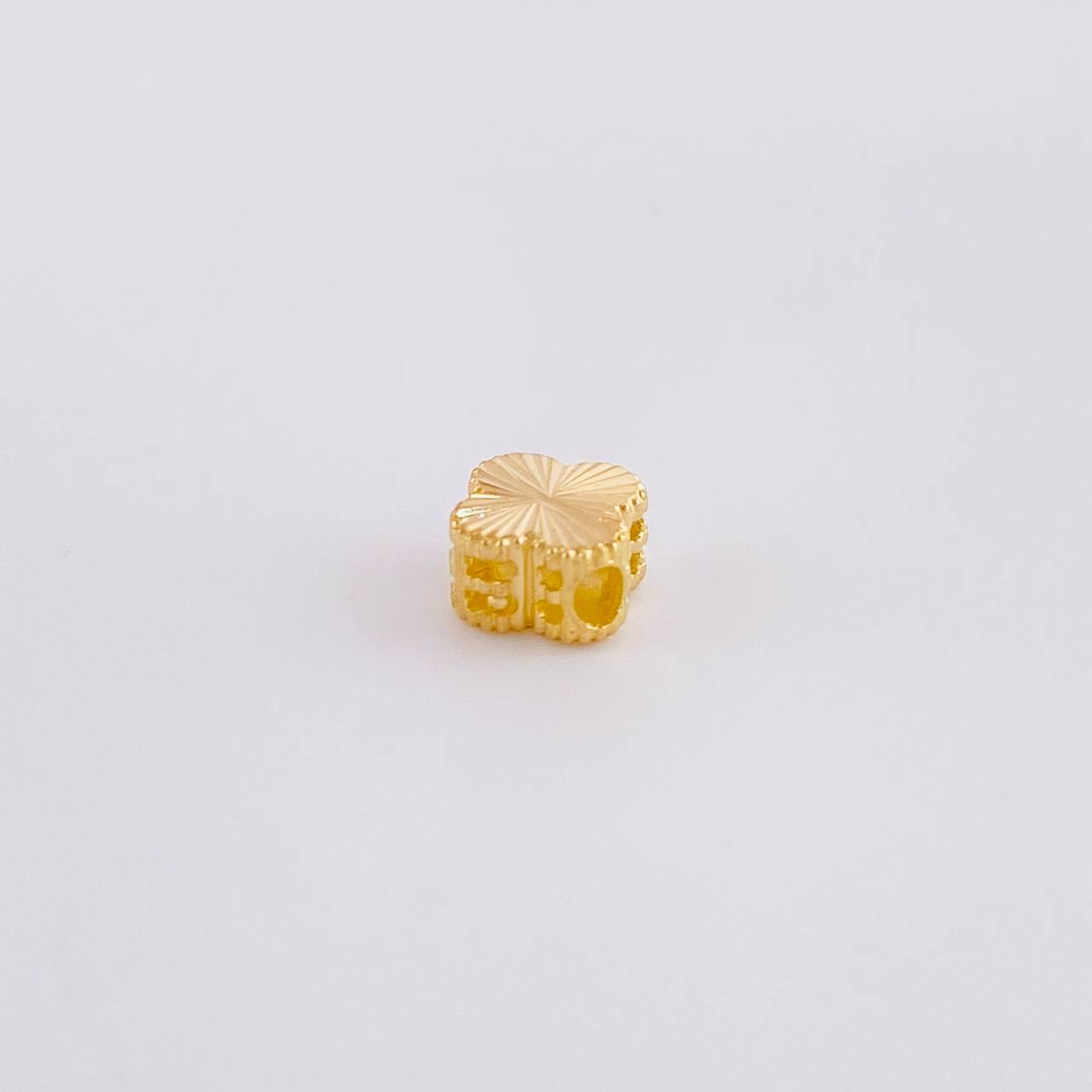 Herraje Trébol Diamantado 0.4g / 1/4 in Oro Amarillo 18K