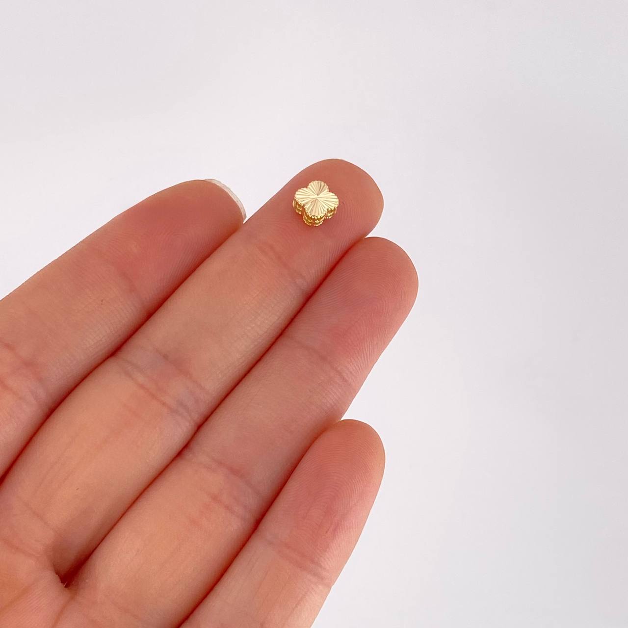 Herraje Trébol Diamantado 0.4g / 1/4 in Oro Amarillo 18K