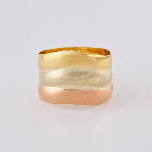 Anillo Curvo Tres Lineas 3 g / T6 Tres Oros 18K