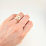 Anillo Curvo Tres Lineas 3.1 g / T6 3/4 Tres Oros 18K