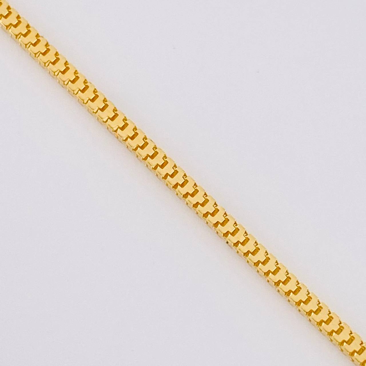 Venetian Mesh Chain 5.7 g / 17 3/4 in / 1.6 mm 18K Yellow Gold
