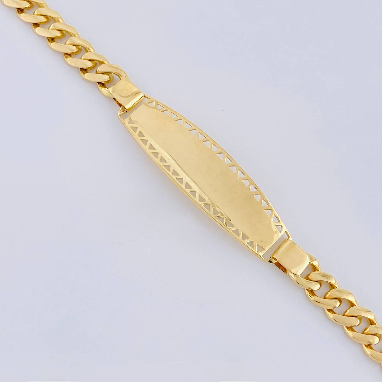 Pulso Cubano Placa Tribal 12.6 g / 8 1/2 in / 6.3 mm Oro Amarillo 18K