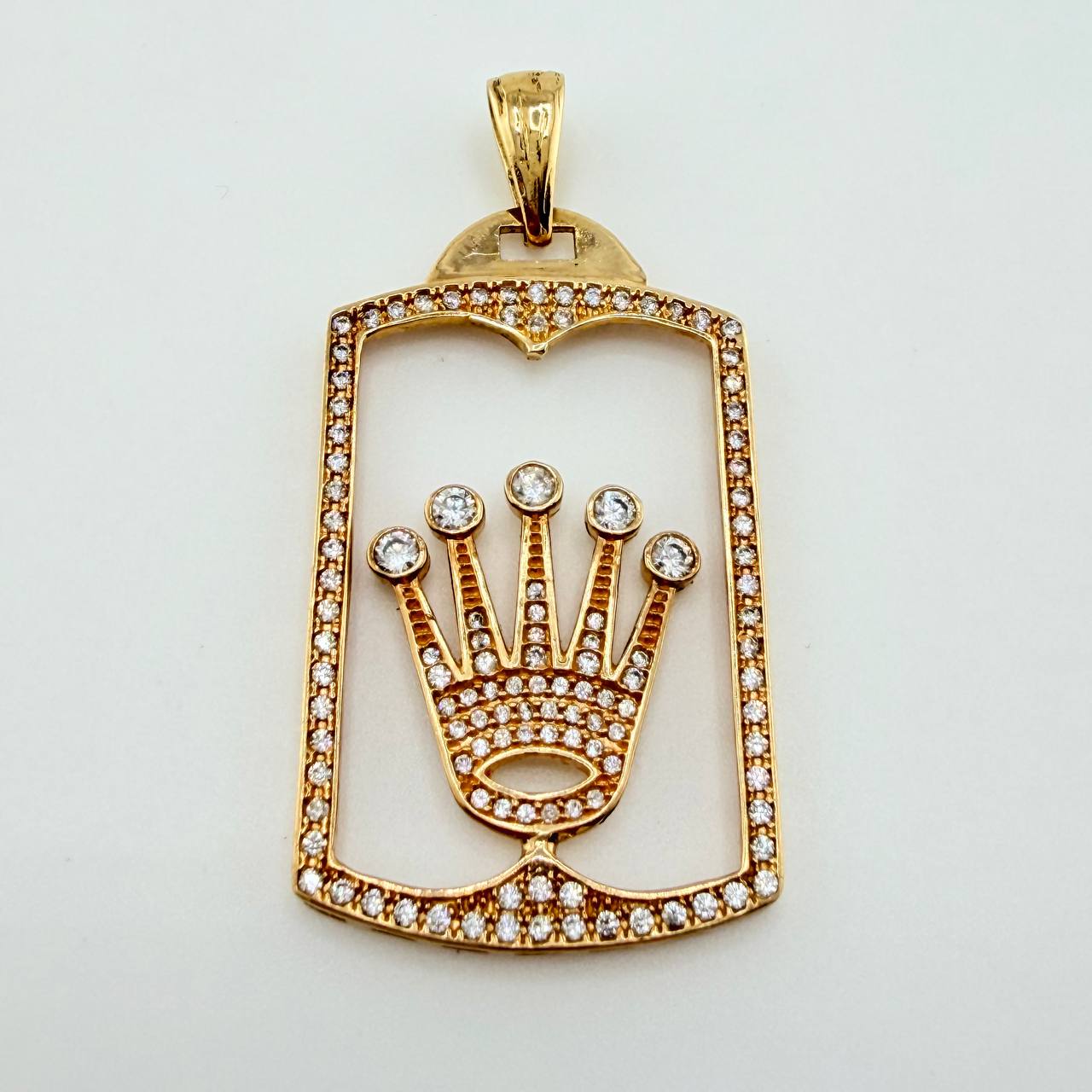Pendant Silhouette Crown Plate 9.35gr / 5.4cm / White Zircons Yellow Gold ©