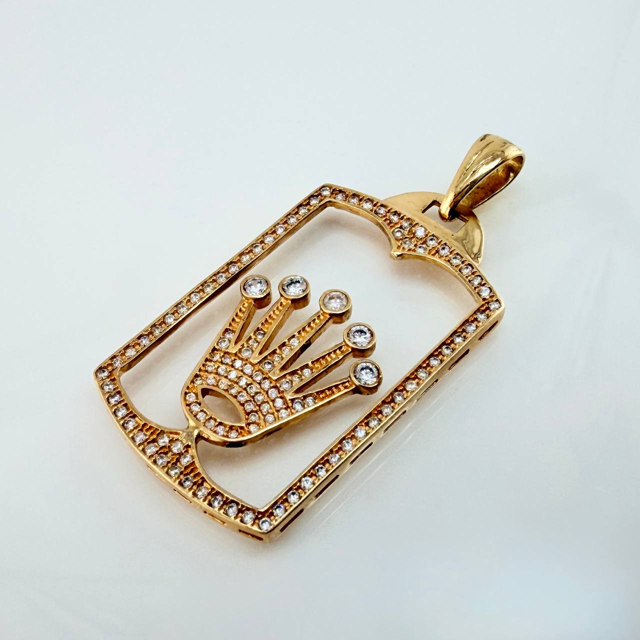 Pendant Silhouette Crown Plate 9.35gr / 5.4cm / White Zircons Yellow Gold ©