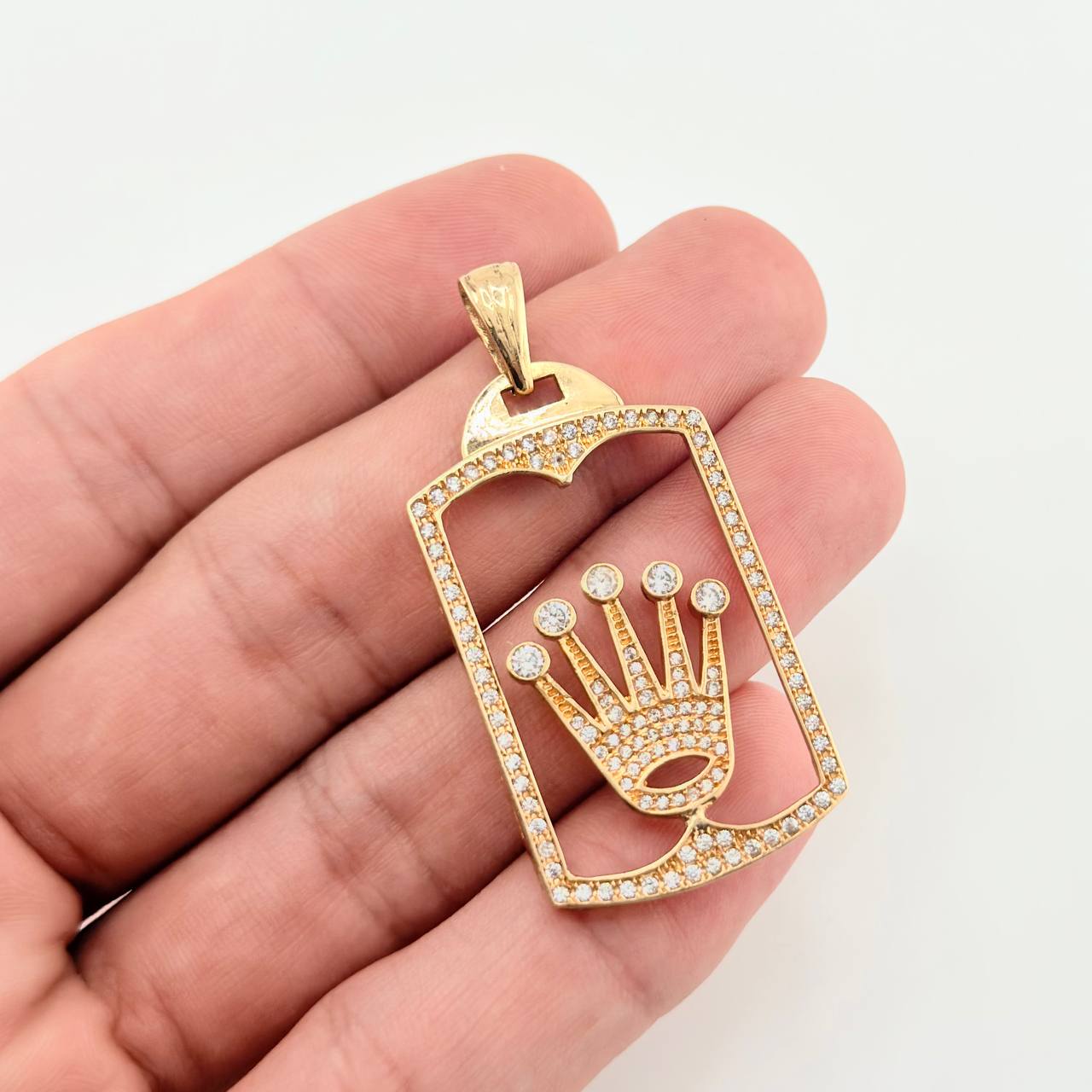 Pendant Silhouette Crown Plate 9.35gr / 5.4cm / White Zircons Yellow Gold ©