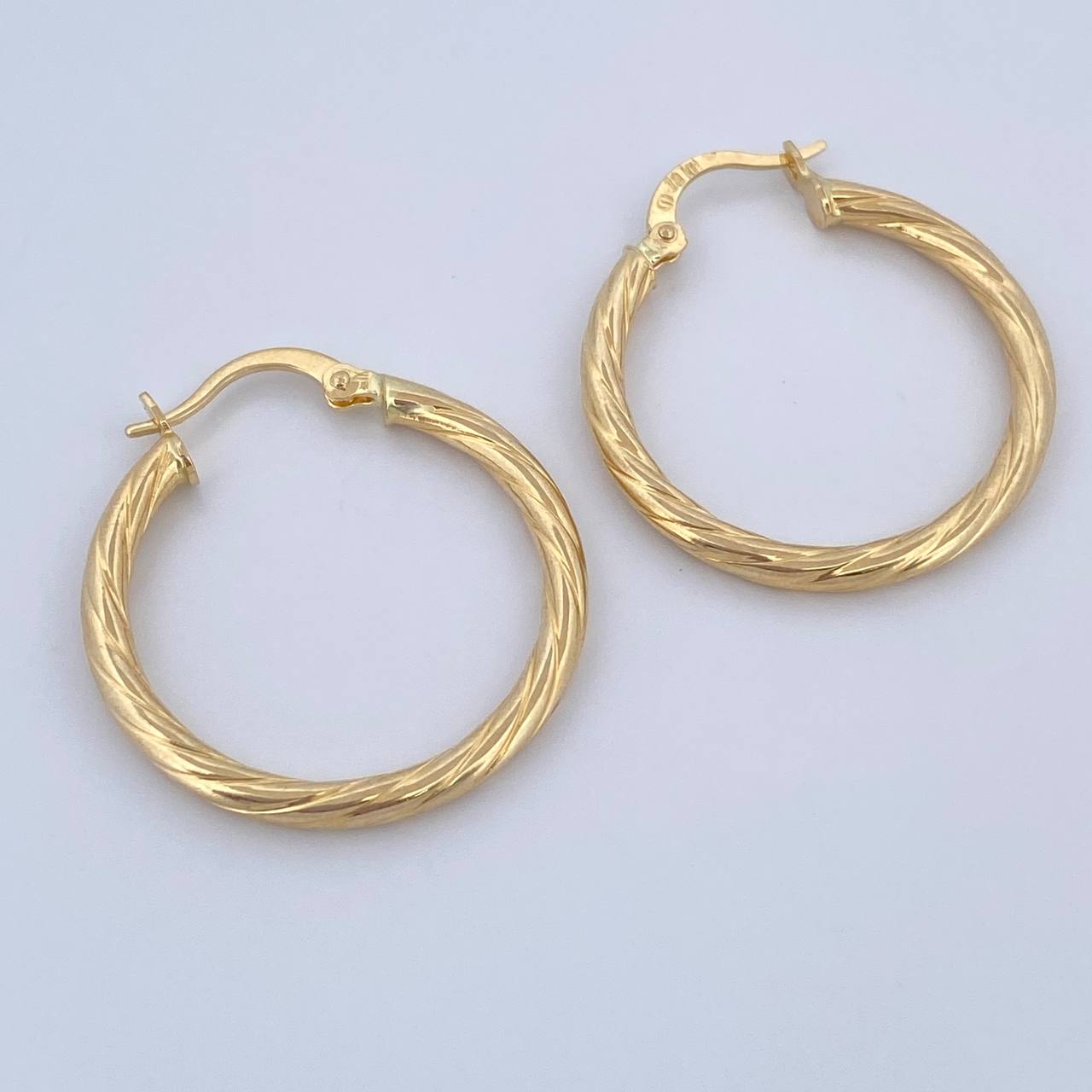 Mary Hoop Earrings 2.2gr / 2.8cm (1.1in) / 18K Gold $