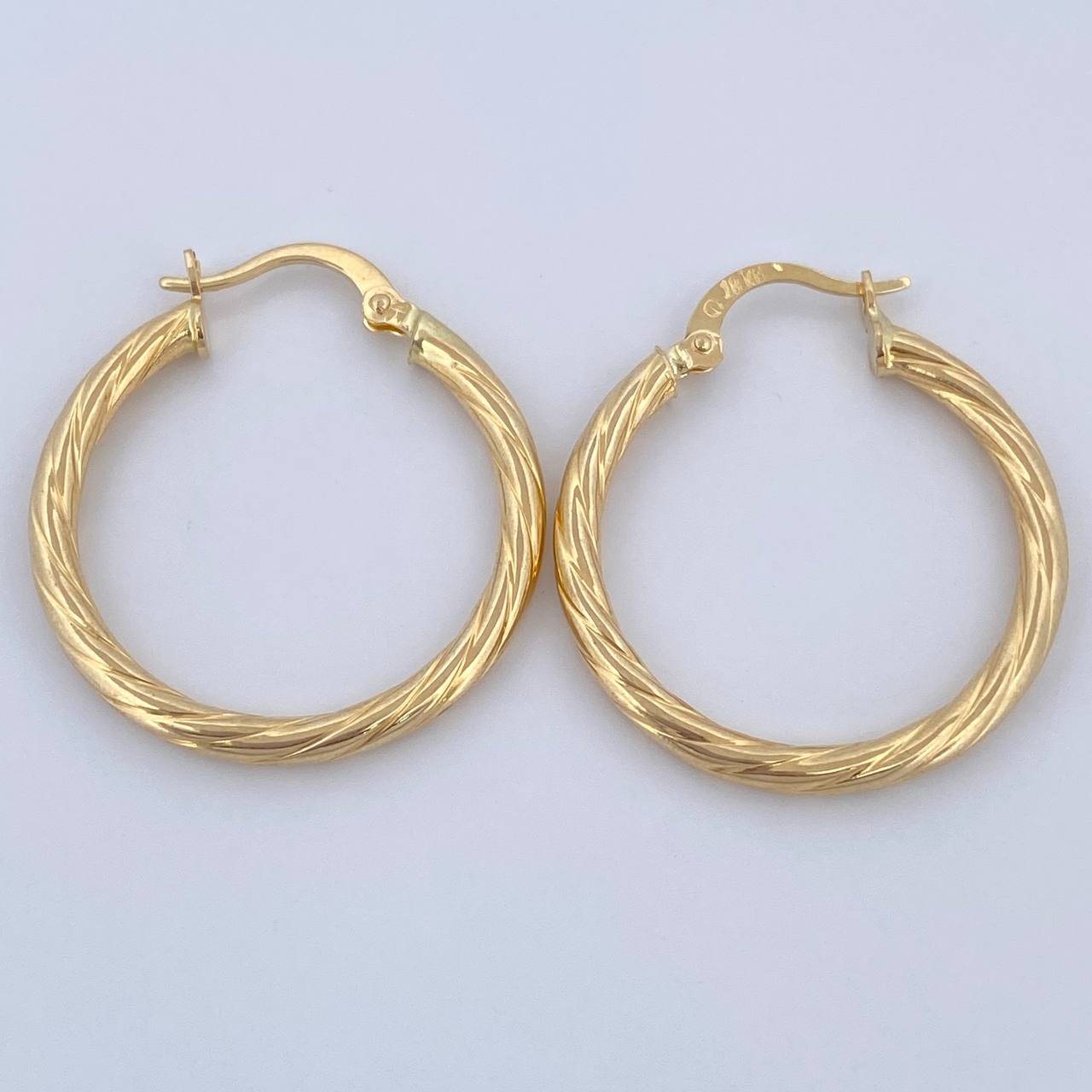 Mary Hoop Earrings 2.2gr / 2.8cm (1.1in) / 18K Gold $