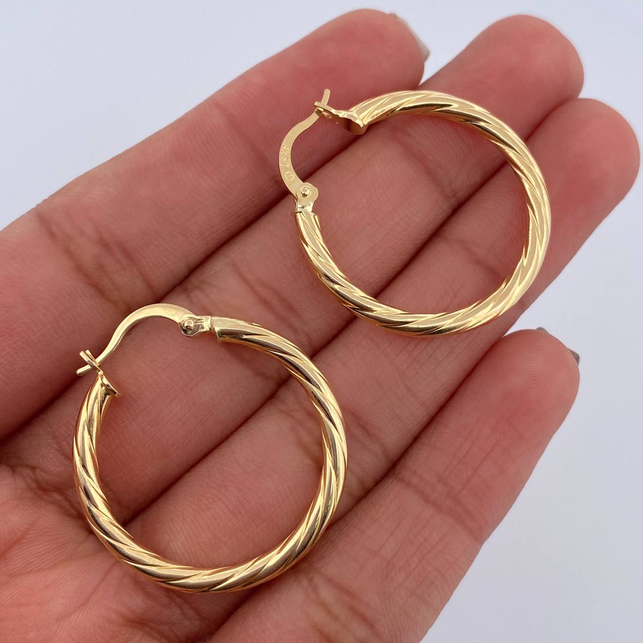 Mary Hoop Earrings 2.2gr / 2.8cm (1.1in) / 18K Gold $