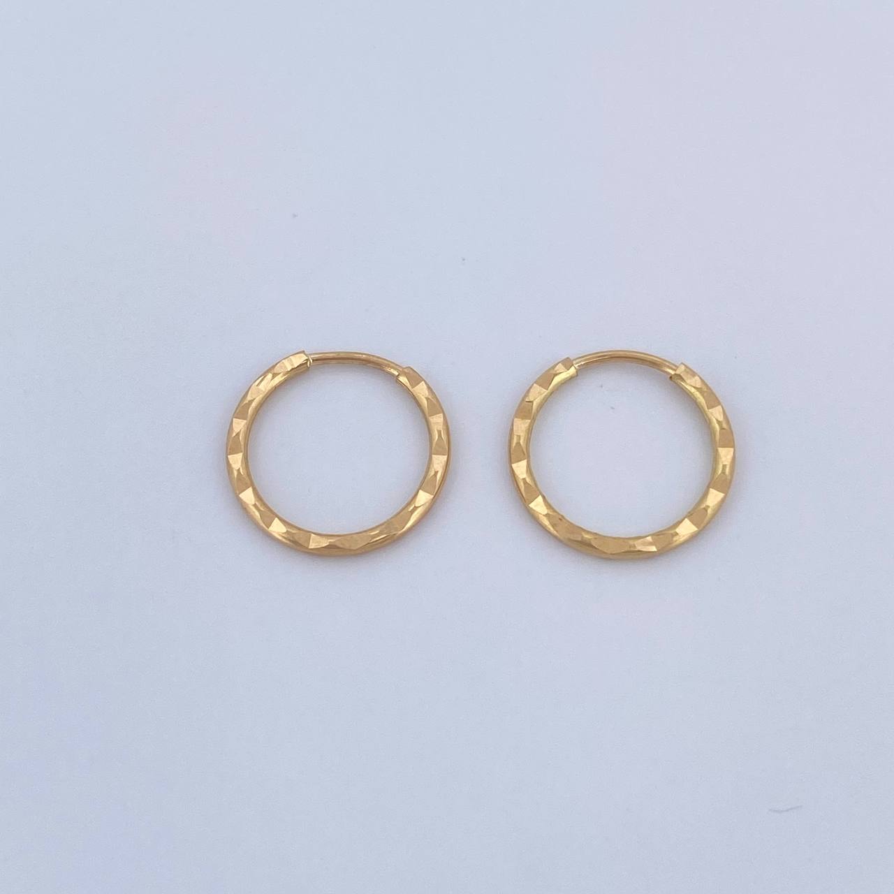 Candongas Aro Rayado 0.6gr / 1.3cm / Oro 18K $