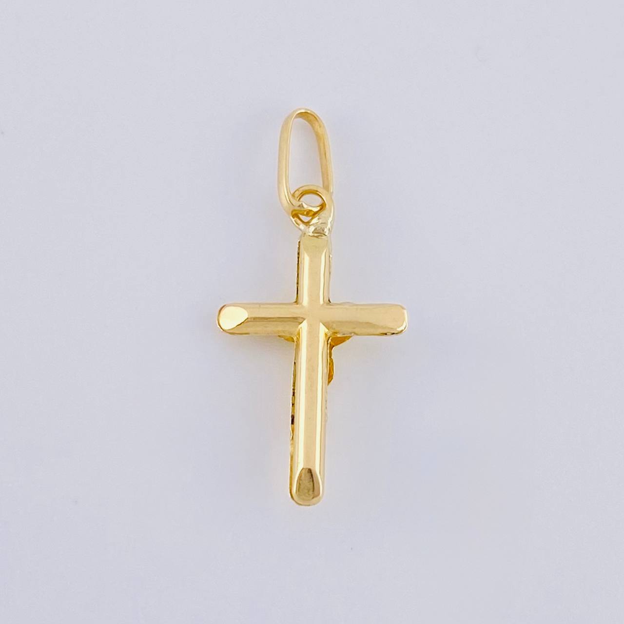 Dije Cruz Cristo Puntas Planas 0.35 g / 3/4 in Oro Amarillo 18K