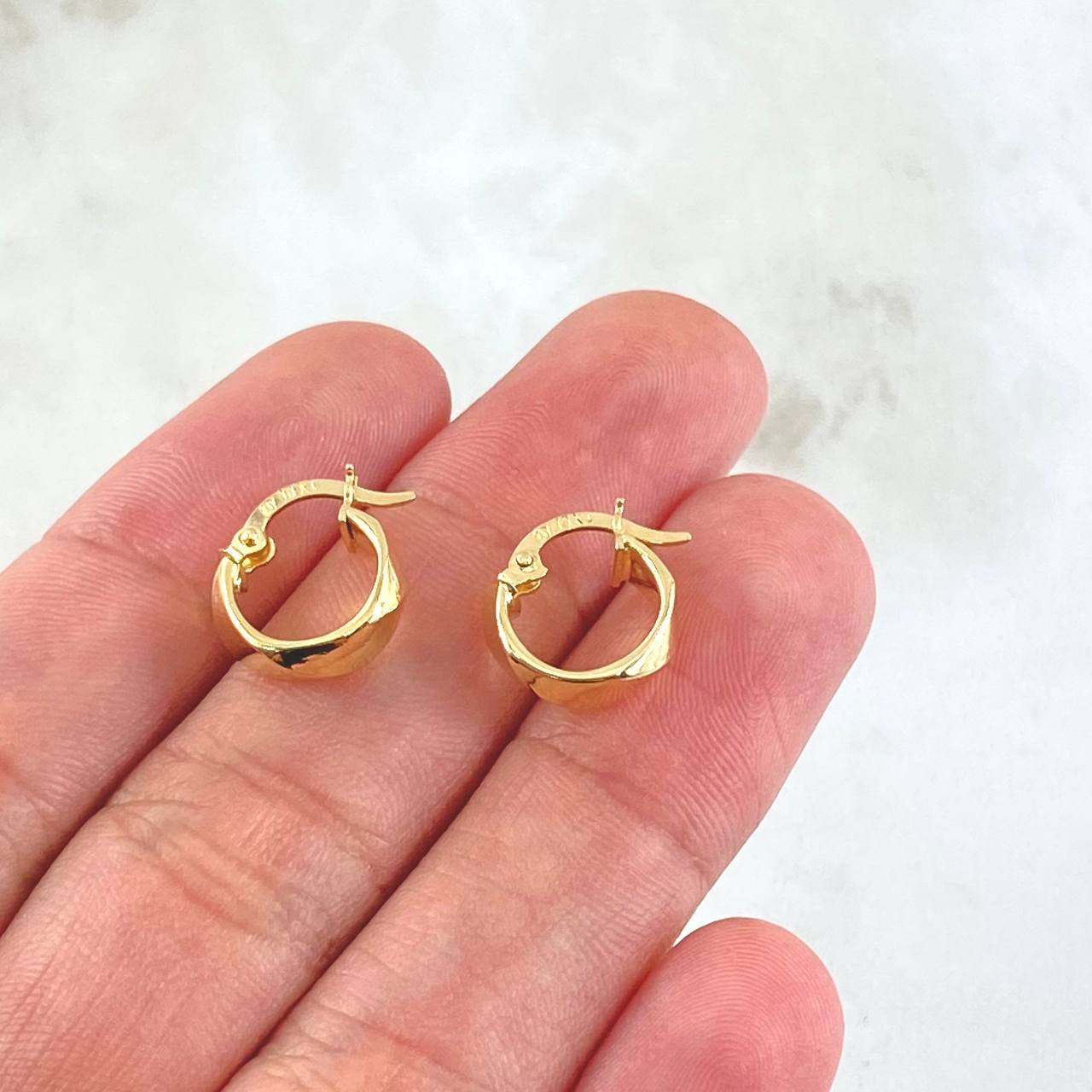 Nia Hoop Earrings 1.15gr / 0.6in / 18K Gold
